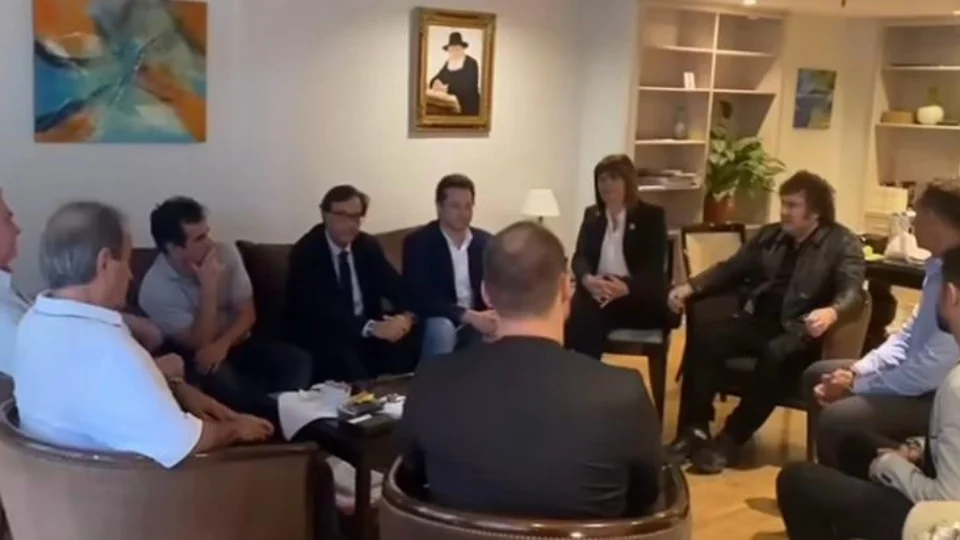 Bolsonaro e comitiva da direita se reúnem com Milei em Buenos Aires