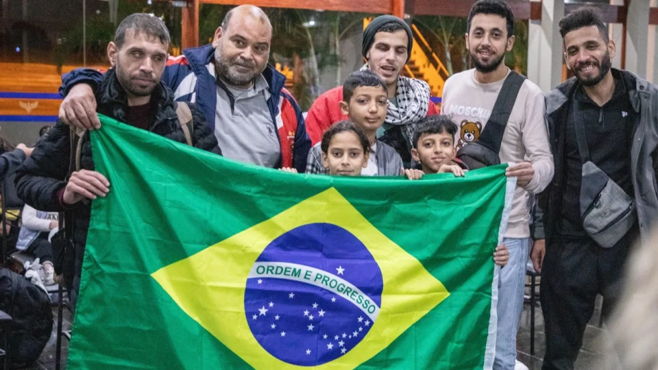 Novo grupo de 48 repatriados de Gaza chega ao Brasil