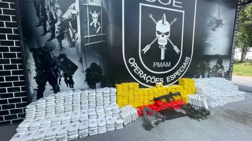 Uma tonelada de cocaína é apreendida em lancha no Rio Solimões, no Amazonas