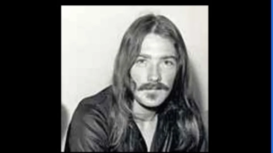 Morre Colin Burgess, o primeiro baterista do AC/DC, aos 77 anos