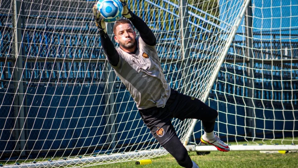 Goleiro Edson Mardden renova com o Amazonas FC para a temporada de 2024