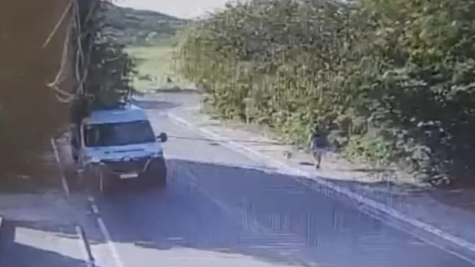 Argentina morre a facadas em trilha de praia em Búzios, RJ