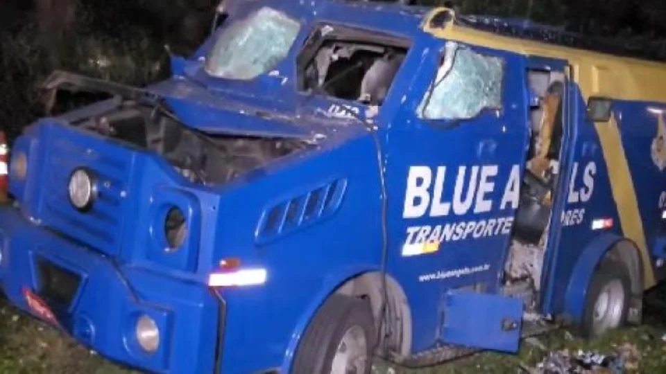 Quadrilha ataca carro-forte em rodovia de São Paulo
