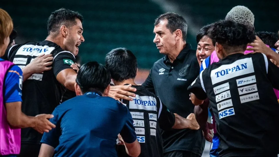 Santos negocia retorno de Fábio Carille, mas multa milionária é obstáculo