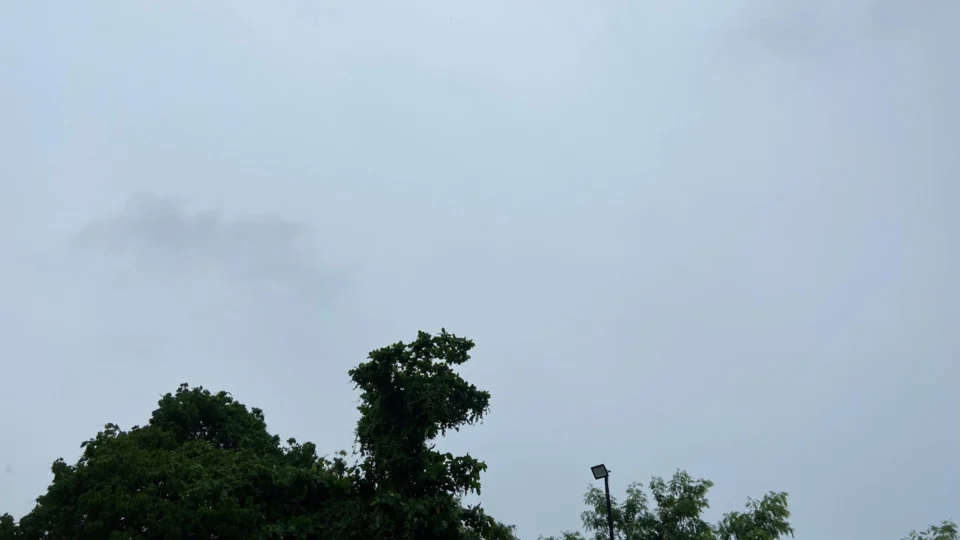 Chuva provoca três ocorrências de deslizamento em Manaus