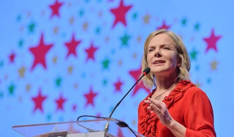 Gleisi diz que destino de Bolsonaro tem que ser cadeia e não só inelegibilidade