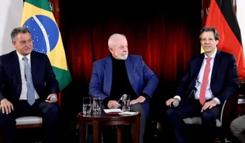 Ao lado de ministros, Lula faz live sobre acordos e negociações no exterior