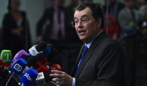 Eduardo Braga comemora a primeira reforma tributária em regime democrático