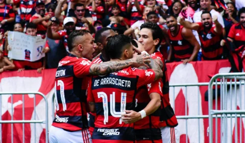 Flamengo vence Cuiabá e mantém chances matemáticas de título
