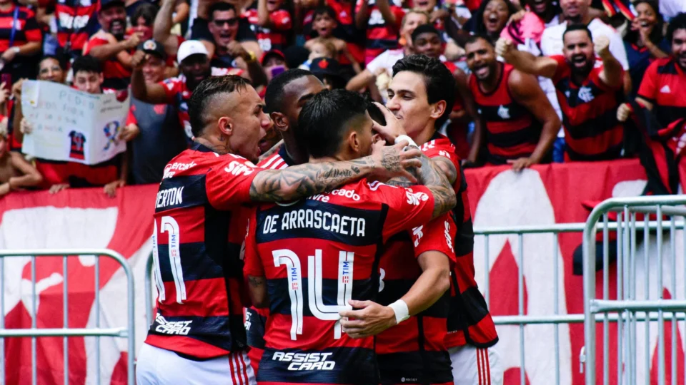 Flamengo vence Cuiabá e mantém chances matemáticas de título