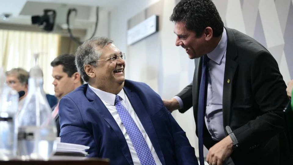 Sérgio Moro explica abraço dado a Dino: ‘Cordialidade’