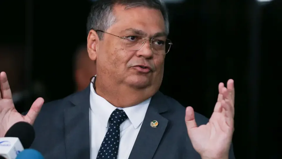 Ministros fazem esforço final por voto a favor de Dino no STF