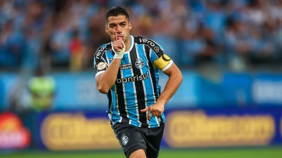 Suárez marca em despedida, Grêmio vence o Vasco e volta ao G-4 do Brasileirão