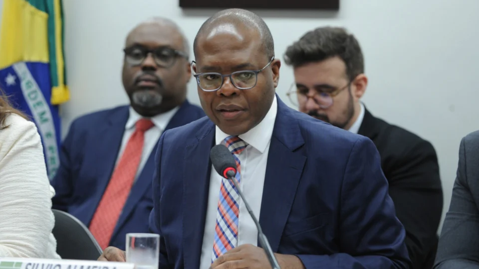 Audiência na Câmara com ministro dos Direitos Humanos é marcada por tumulto