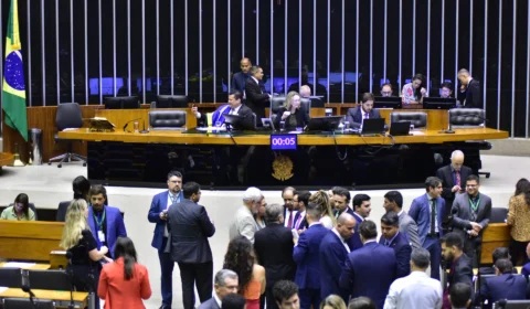 Câmara aprova projeto que beneficia estudantes de baixa renda