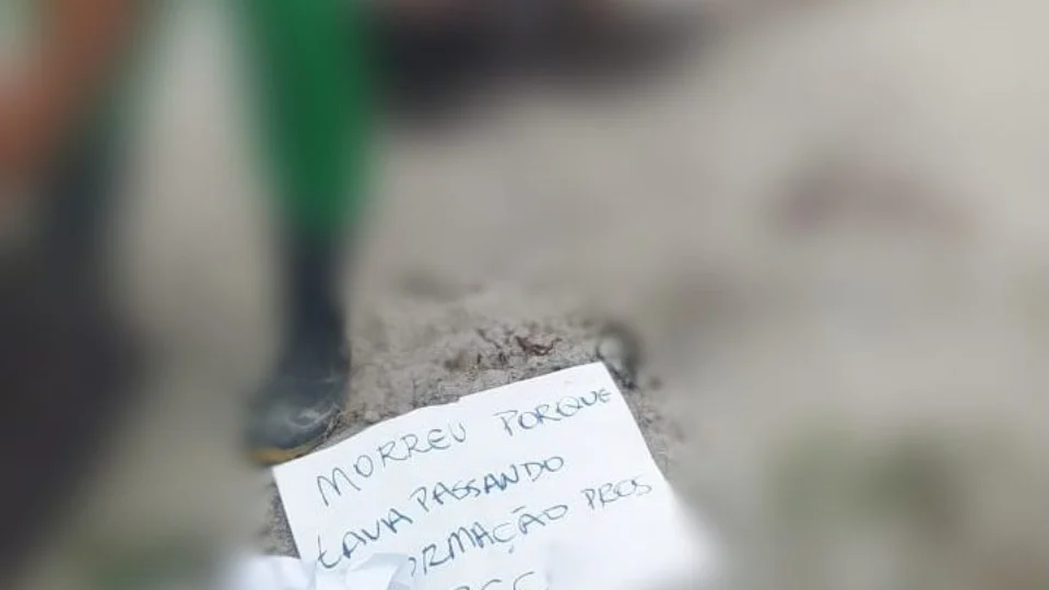 Jovem é executada e criminosos deixam bilhete ‘tava passando informação’, em Parintins-AM