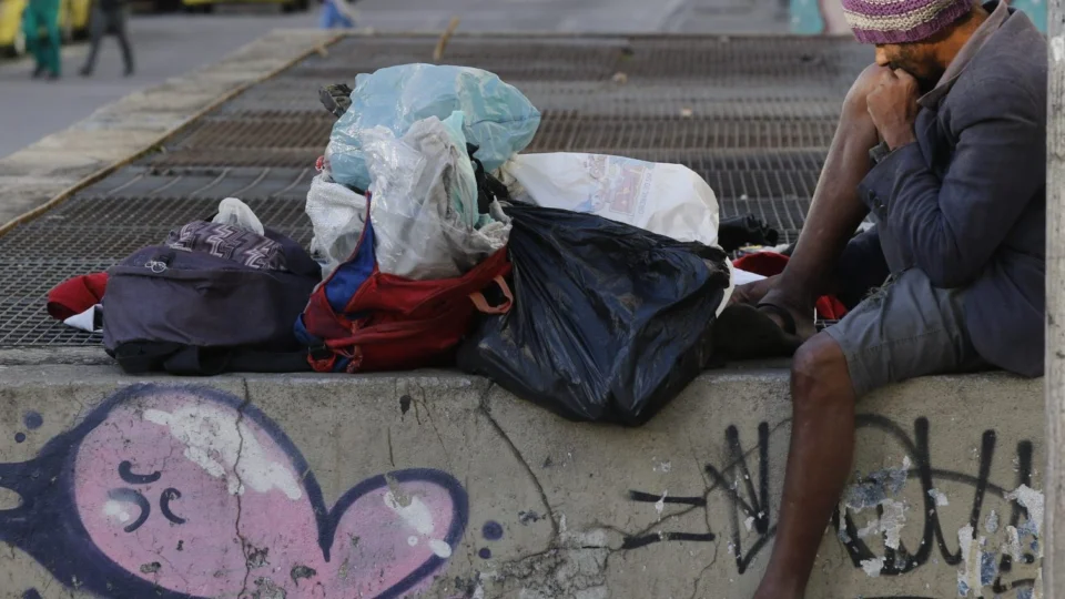 Governo anuncia R$982 milhões para plano que prevê medidas à população de rua