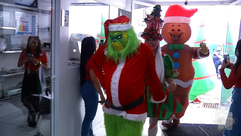 VÍDEO: parada natalina encanta colaboradores do Grupo Bringel&nbsp;e&nbsp;do&nbsp;GNC