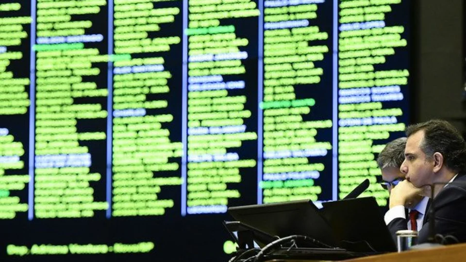 Congresso derruba veto de Lula à desoneração da folha