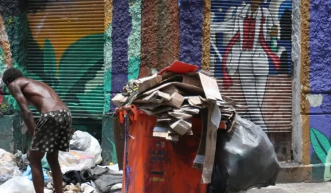 Após o pico de 2021, pobreza recua para 31,6% da população em 2022