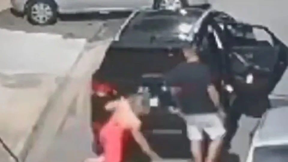 VÍDEO: policial de folga dá socos e mata a tiros a esposa em SP