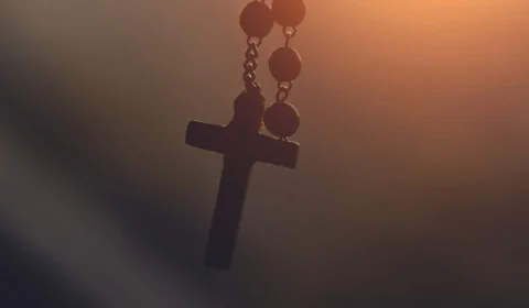 Vaticano condena ‘ex-cotado’ a papa a 5 anos de prisão por fraude