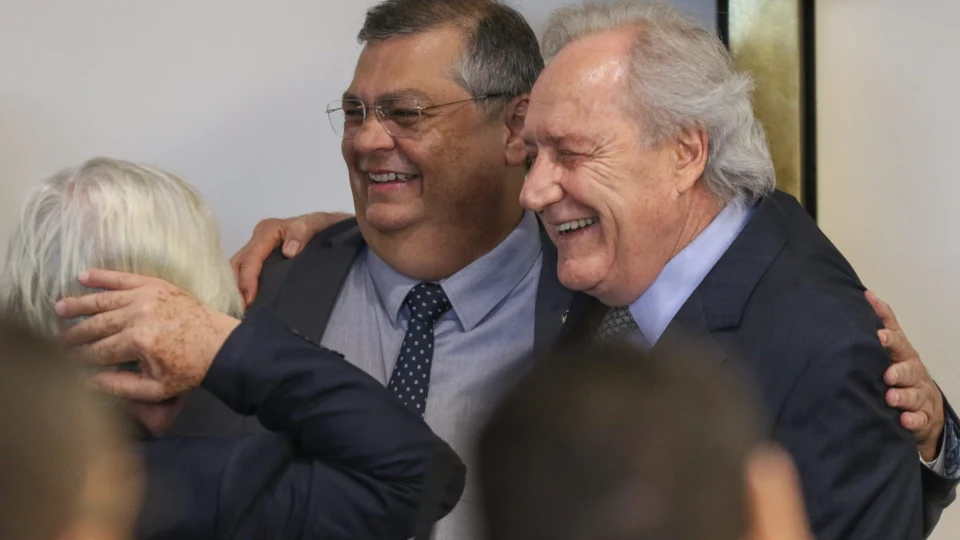 Dino e Lewandowski marcam reunião de transição na Justiça