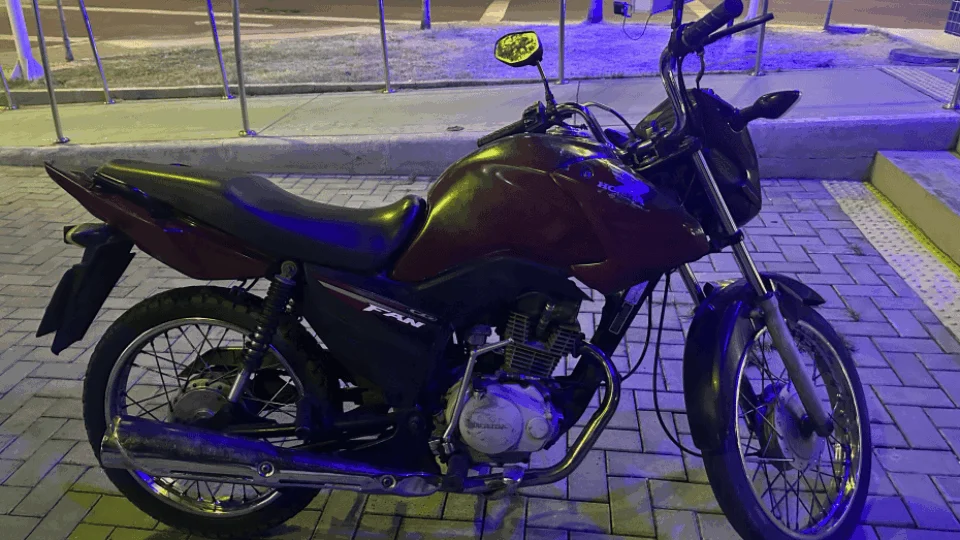 Polícia Militar de Roraima encontra moto com restrição de roubo em ponto de usuários de drogas