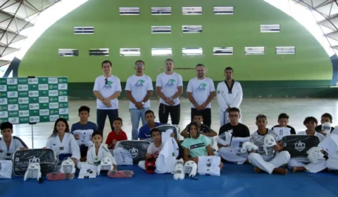 Escola de taekwondo recebe doação de materiais esportivos no Ac