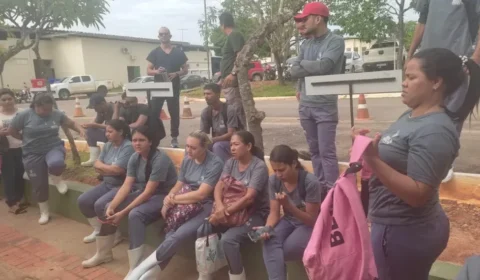 Terceirizados realizam manifestação devido a atraso de salários no Acre