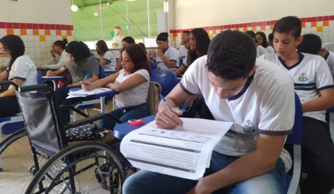 Alunos vão receber para fazer prova do Enem, diz ministro da Educação