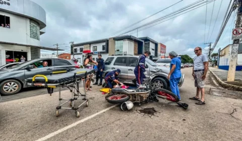 Colisão entre carro e moto deixa jovem ferido no Acre