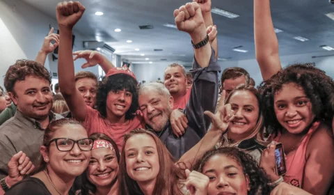 Em campanha de fim de ano, Governo Lula aposta em vídeos para público jovem