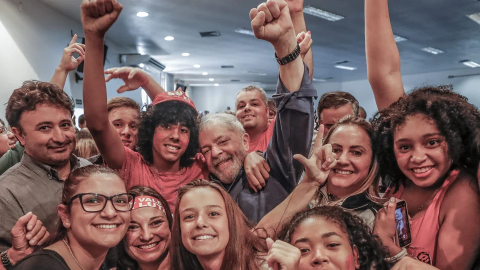Em campanha de fim de ano, Governo Lula aposta em vídeos para público jovem