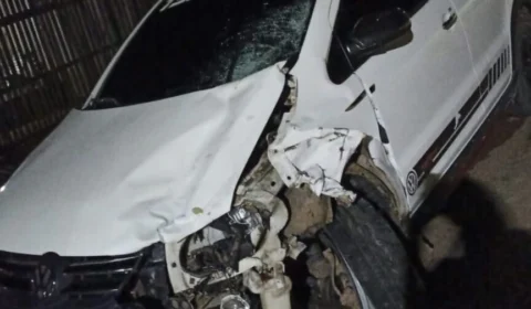 Acidente entre moto e carro deixa vítima com fratura exposta no AC