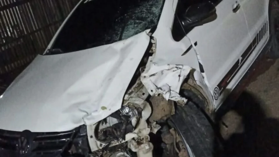 Acidente entre moto e carro deixa vítima com fratura exposta no AC