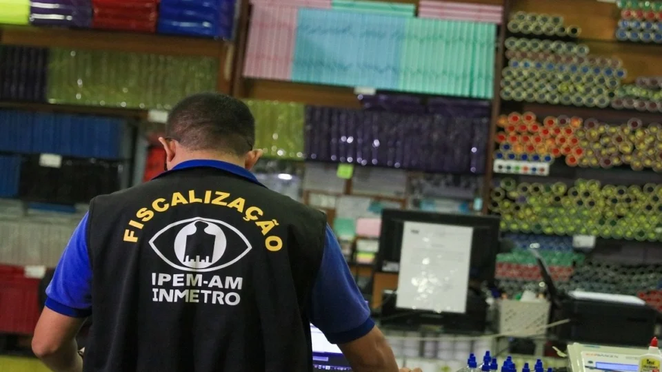 Ipem-AM apreende quase 4 mil artigos escolares irregulares em Manaus