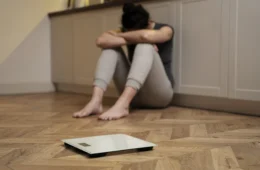 Mulher italiana é condenada a prisão por impor dieta rigorosa à filha