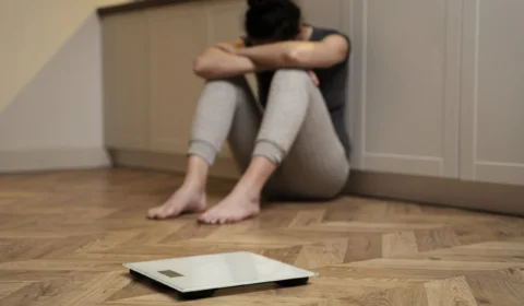 Mulher italiana é condenada a prisão por impor dieta rigorosa à filha