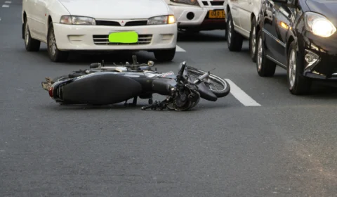 Motociclista sofre fratura em acidente com carro na zona sul de Porto Velho