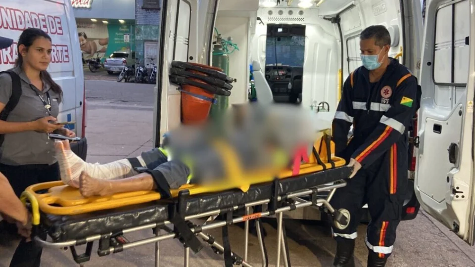 Homem é atropelado no pátio de empresa por colega de trabalho no AC