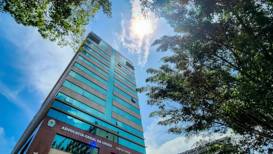 AGU cobra R$ 3,5 milhões de militares condenados pela Justiça Militar