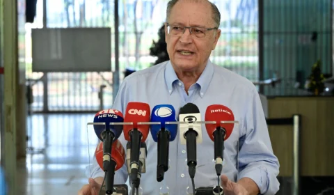 Governo vai aumentar imposto de importação para carros elétricos