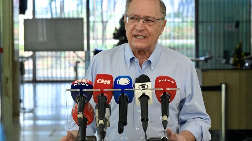 Governo vai aumentar imposto de importação para carros elétricos