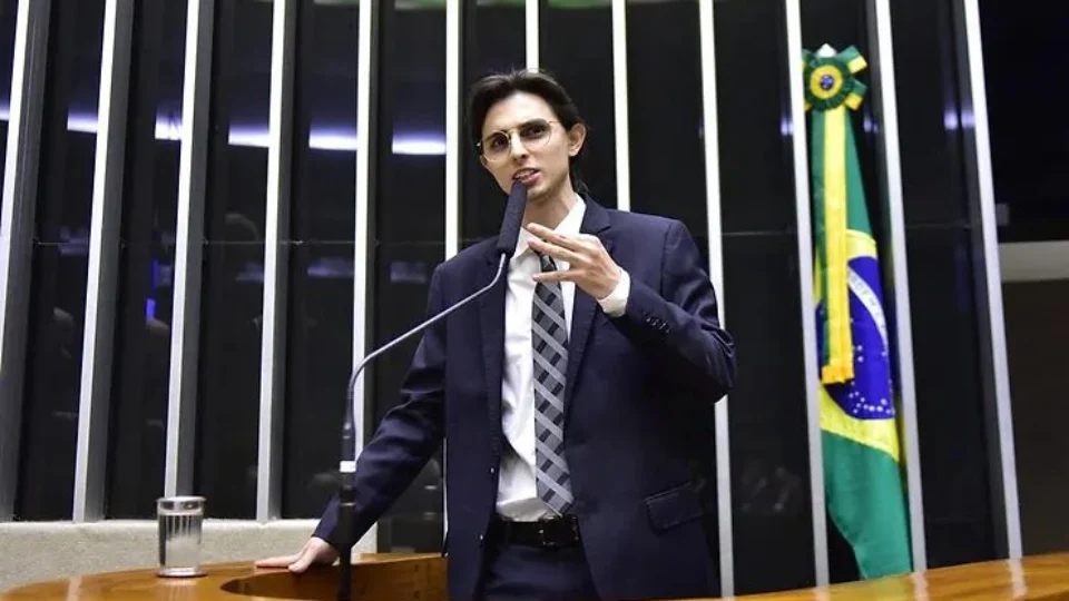 ‘Não sou candidato a prefeito de Manaus’, anuncia deputado Amom Mandel 