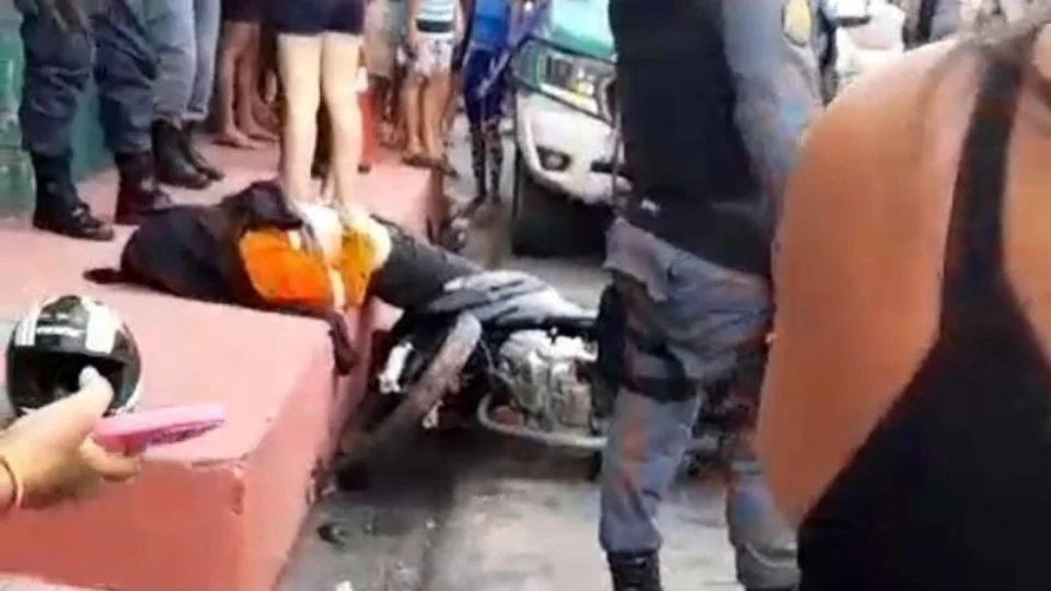 VÍDEO: suposto assaltante vestido de gari é morto a tiros em Manaus
