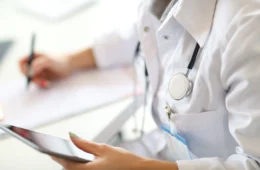 Erro médico faz mulher tratar câncer inexistente por seis anos em SP