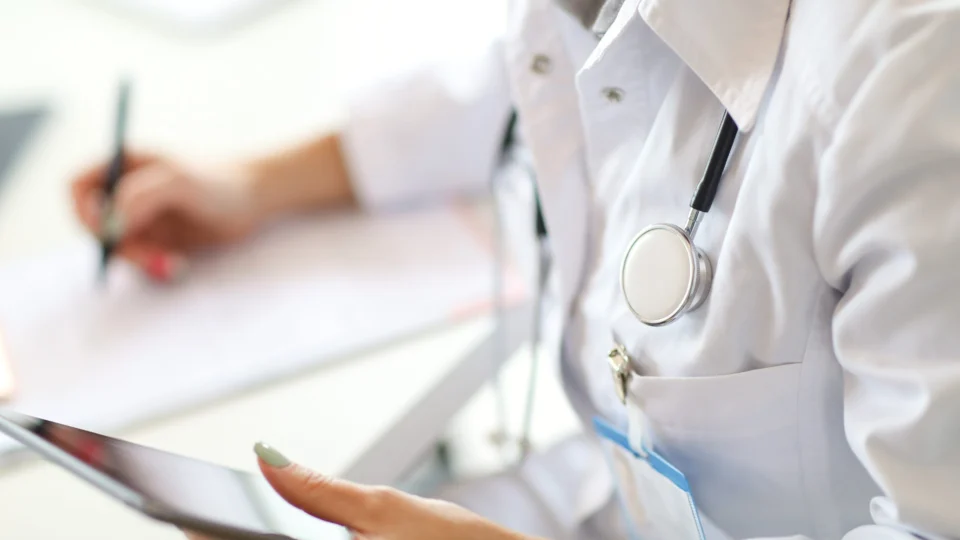 Erro médico faz mulher tratar câncer inexistente por seis anos em SP