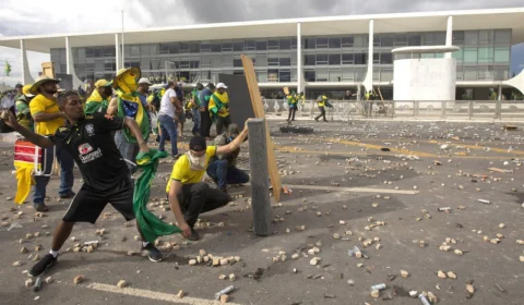 Parlamentares da oposição fazem manifesto contra ato do 8/1 convocado por Lula