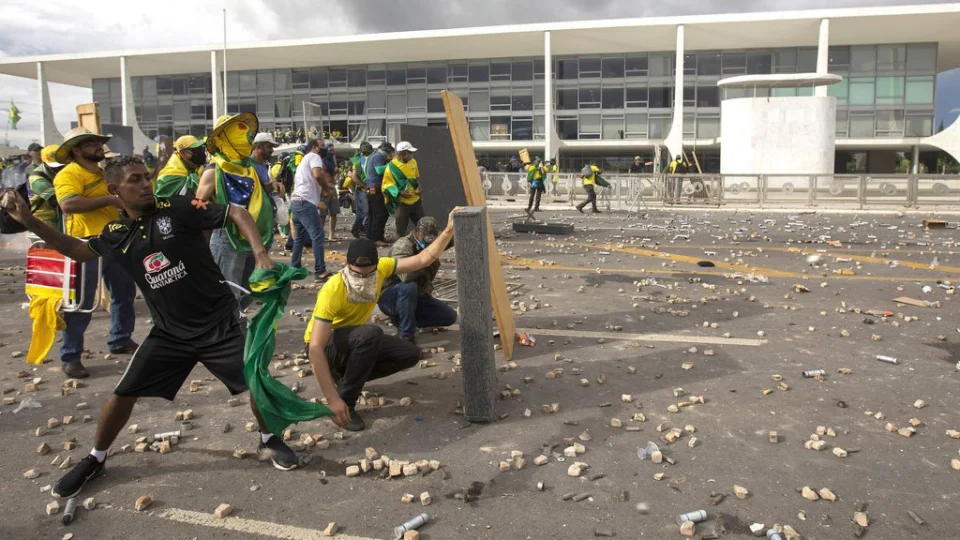 Parlamentares da oposição fazem manifesto contra ato do 8/1 convocado por Lula